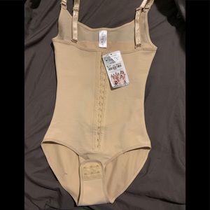 Small Faja bundle. 010 black and beige are mediums but will fit like smalls.